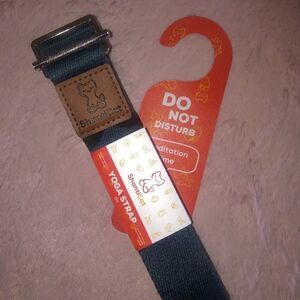 NEW Shanti Cat Yoga Strap 8ft Navy Blue Bonus Door Hanger Metal Fastener